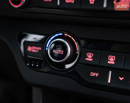 Червоний Кіа Niro, об'ємом двигуна 0 л та пробігом 46 тис. км за 24500 $, фото 51 на Automoto.ua