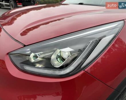 Червоний Кіа Niro, об'ємом двигуна 0 л та пробігом 52 тис. км за 21700 $, фото 13 на Automoto.ua