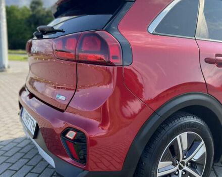 Червоний Кіа Niro, об'ємом двигуна 1.58 л та пробігом 71 тис. км за 22700 $, фото 7 на Automoto.ua