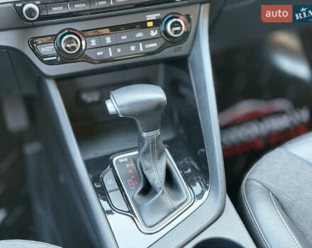 Красный Киа Niro, объемом двигателя 1.6 л и пробегом 52 тыс. км за 23800 $, фото 13 на Automoto.ua