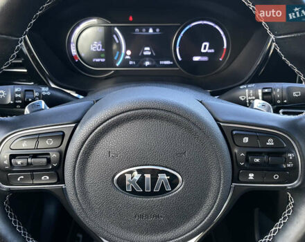 Красный Киа Niro, объемом двигателя 0 л и пробегом 111 тыс. км за 20300 $, фото 38 на Automoto.ua