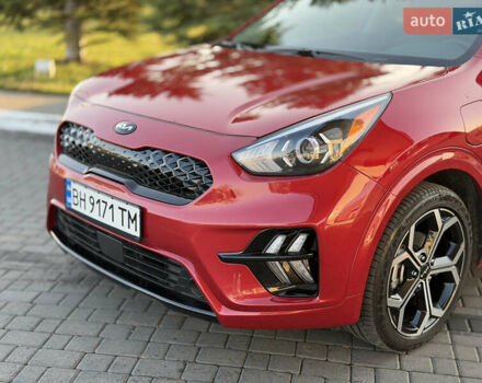 Красный Киа Niro, объемом двигателя 1.6 л и пробегом 52 тыс. км за 23800 $, фото 2 на Automoto.ua