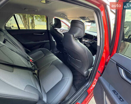 Червоний Кіа Niro, об'ємом двигуна 0 л та пробігом 26 тис. км за 25500 $, фото 7 на Automoto.ua
