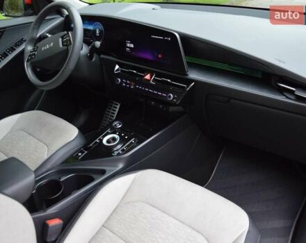 Червоний Кіа Niro, об'ємом двигуна 0 л та пробігом 57 тис. км за 24600 $, фото 28 на Automoto.ua