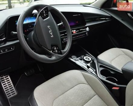 Червоний Кіа Niro, об'ємом двигуна 0 л та пробігом 57 тис. км за 24600 $, фото 32 на Automoto.ua