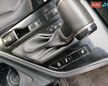 Червоний Кіа Niro, об'ємом двигуна 1.58 л та пробігом 107 тис. км за 13900 $, фото 12 на Automoto.ua