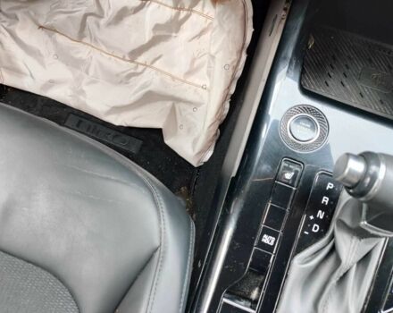 Киа Niro 2023 в Одессе на Automoto.ua Красный Киа Niro, объемом двигателя 1.6 л и пробегом 170 тыс. км за 345 $, фото 17 на Automoto.ua