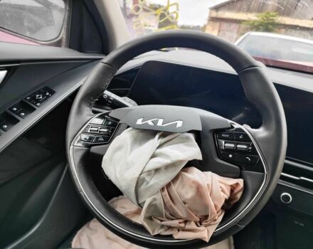 Киа Niro 2023 в Одессе на Automoto.ua Красный Киа Niro, объемом двигателя 1.6 л и пробегом 170 тыс. км за 345 $, фото 11 на Automoto.ua