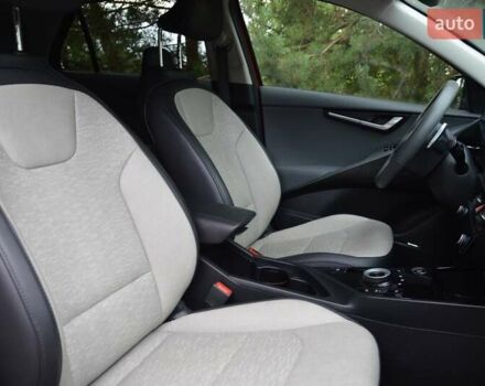 Червоний Кіа Niro, об'ємом двигуна 0 л та пробігом 57 тис. км за 24600 $, фото 29 на Automoto.ua