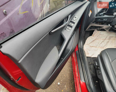 Красный Киа Niro, объемом двигателя 1.58 л и пробегом 172 тыс. км за 12700 $, фото 6 на Automoto.ua