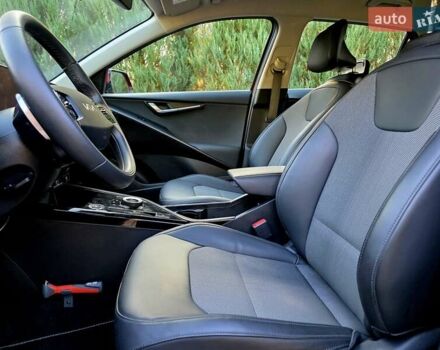 Красный Киа Niro, объемом двигателя 0 л и пробегом 19 тыс. км за 27900 $, фото 14 на Automoto.ua
