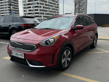 Киа Niro 2016 в Киеве на Automoto.ua Красный Киа Niro, объемом двигателя 1.58 л и пробегом 134 тыс. км за 14500 $, фото 1 на Automoto.ua