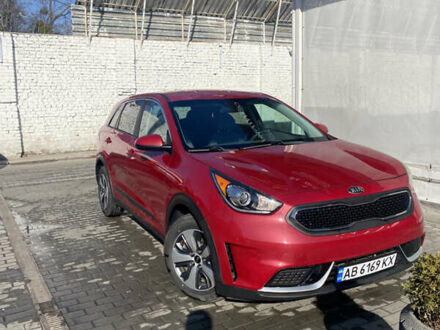 Красный Киа Niro, объемом двигателя 1.58 л и пробегом 59 тыс. км за 15500 $, фото 1 на Automoto.ua