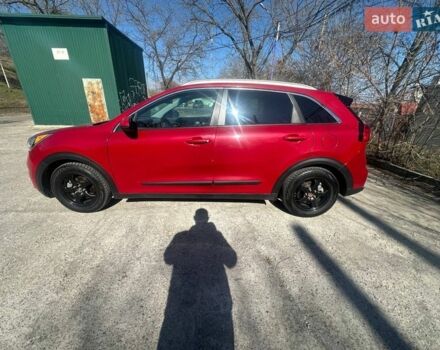Красный Киа Niro, объемом двигателя 1.58 л и пробегом 180 тыс. км за 13000 $, фото 1 на Automoto.ua