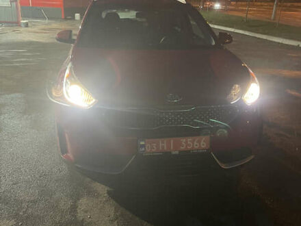 Красный Киа Niro, объемом двигателя 1.6 л и пробегом 180 тыс. км за 12800 $, фото 1 на Automoto.ua