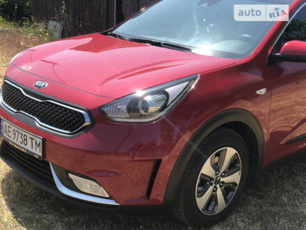 Кіа Niro 2018 у Києві на Automoto.ua Червоний Кіа Niro, об'ємом двигуна 1.6 л та пробігом 80 тис. км за 20500 $, фото 1 на Automoto.ua