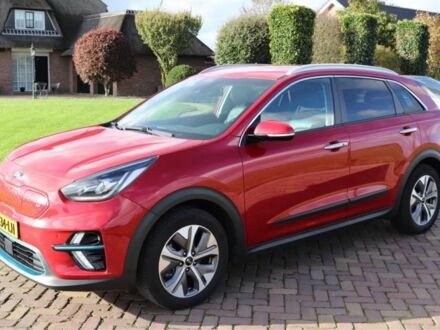 Красный Киа Niro, объемом двигателя 0 л и пробегом 84 тыс. км за 18368 $, фото 1 на Automoto.ua