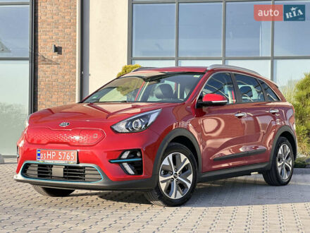 Красный Киа Niro, объемом двигателя 0 л и пробегом 161 тыс. км за 17950 $, фото 1 на Automoto.ua