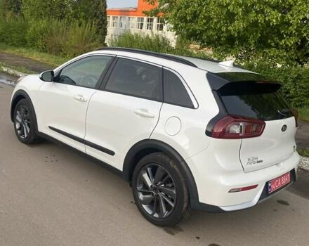 Кіа Niro, об'ємом двигуна 1.58 л та пробігом 71 тис. км за 16700 $, фото 4 на Automoto.ua