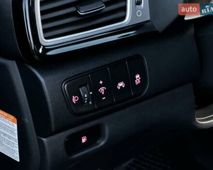 Кіа Niro, об'ємом двигуна 1.58 л та пробігом 135 тис. км за 17000 $, фото 10 на Automoto.ua