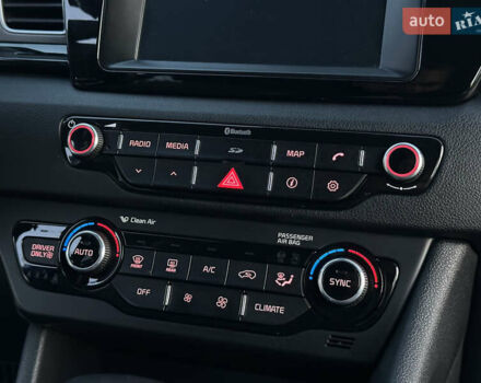 Кіа Niro, об'ємом двигуна 1.58 л та пробігом 135 тис. км за 17000 $, фото 13 на Automoto.ua