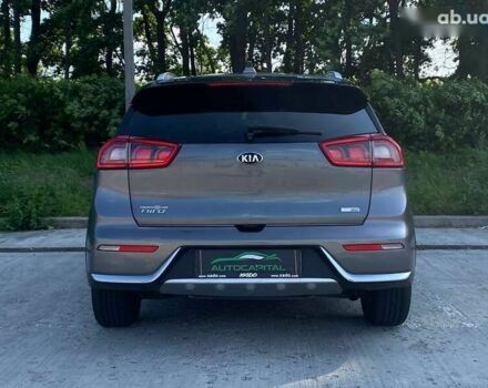 Кіа Niro, об'ємом двигуна 0 л та пробігом 139 тис. км за 15990 $, фото 11 на Automoto.ua