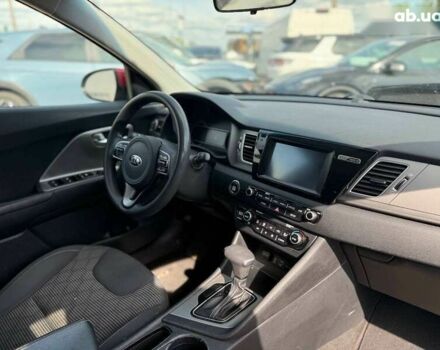 Киа Niro, объемом двигателя 0 л и пробегом 174 тыс. км за 10100 $, фото 11 на Automoto.ua