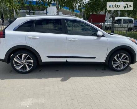 Кіа Niro, об'ємом двигуна 1.58 л та пробігом 224 тис. км за 14700 $, фото 3 на Automoto.ua