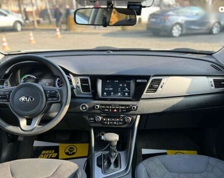 Кіа Niro, об'ємом двигуна 0 л та пробігом 102 тис. км за 16550 $, фото 12 на Automoto.ua