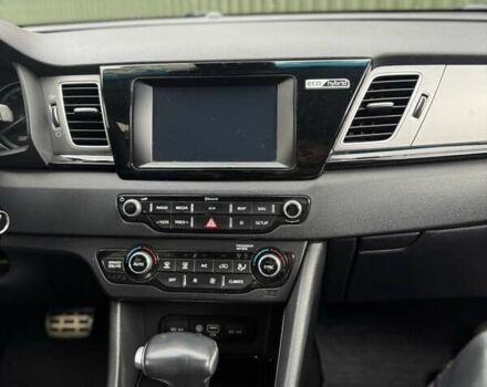 Киа Niro, объемом двигателя 1.58 л и пробегом 176 тыс. км за 17200 $, фото 4 на Automoto.ua
