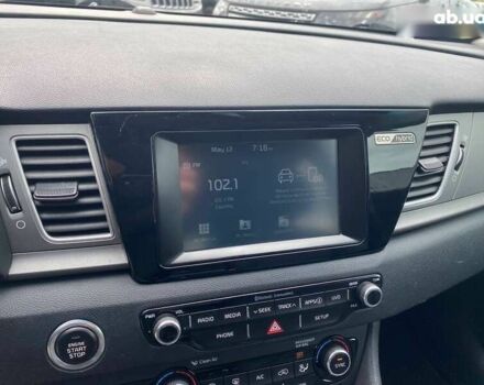 Кіа Niro, об'ємом двигуна 0 л та пробігом 208 тис. км за 15300 $, фото 13 на Automoto.ua