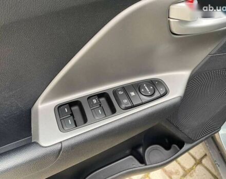 Кіа Niro, об'ємом двигуна 0 л та пробігом 208 тис. км за 15300 $, фото 10 на Automoto.ua