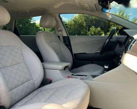 Киа Niro, объемом двигателя 0 л и пробегом 152 тыс. км за 17700 $, фото 9 на Automoto.ua