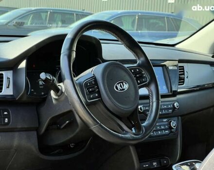 Киа Niro, объемом двигателя 0 л и пробегом 112 тыс. км за 17715 $, фото 24 на Automoto.ua