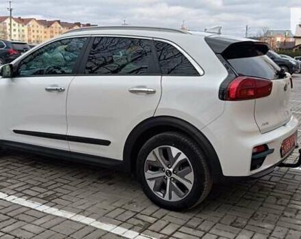 Кіа Niro, об'ємом двигуна 0 л та пробігом 106 тис. км за 23990 $, фото 4 на Automoto.ua