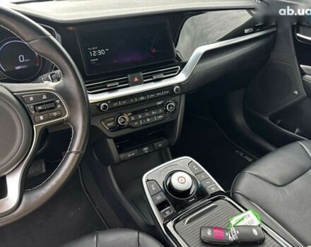 Киа Niro, объемом двигателя 0 л и пробегом 141 тыс. км за 19300 $, фото 29 на Automoto.ua
