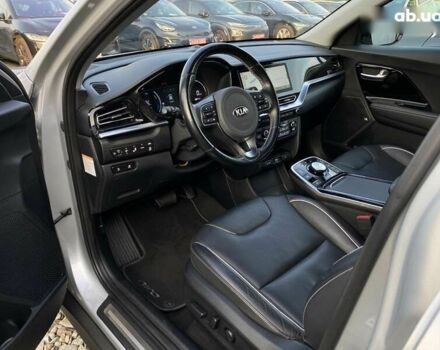 Кіа Niro, об'ємом двигуна 0 л та пробігом 123 тис. км за 20700 $, фото 23 на Automoto.ua