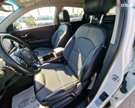 Кіа Niro, об'ємом двигуна 0 л та пробігом 130 тис. км за 18200 $, фото 20 на Automoto.ua