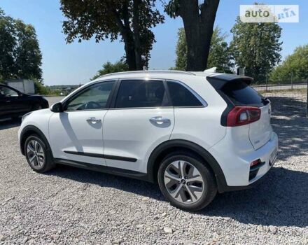 Кіа Niro, об'ємом двигуна 0 л та пробігом 64 тис. км за 26999 $, фото 5 на Automoto.ua