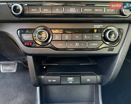 Кіа Niro, об'ємом двигуна 0 л та пробігом 141 тис. км за 18499 $, фото 36 на Automoto.ua