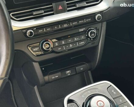 Киа Niro, объемом двигателя 0 л и пробегом 141 тыс. км за 19300 $, фото 1 на Automoto.ua