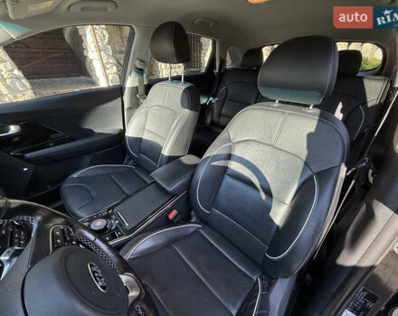 Кіа Niro, об'ємом двигуна 0 л та пробігом 141 тис. км за 18499 $, фото 25 на Automoto.ua