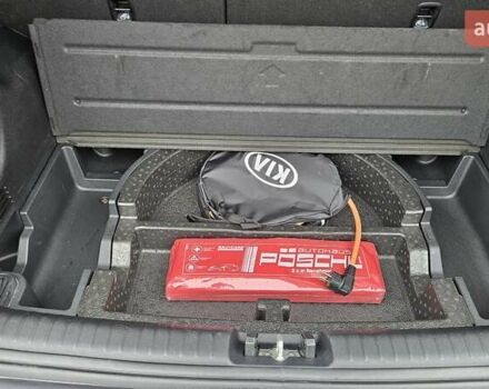 Кіа Niro, об'ємом двигуна 0 л та пробігом 133 тис. км за 19950 $, фото 21 на Automoto.ua