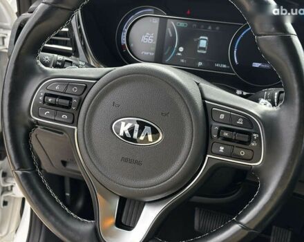 Киа Niro, объемом двигателя 0 л и пробегом 141 тыс. км за 19300 $, фото 27 на Automoto.ua