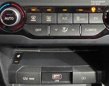 Кіа Niro, об'ємом двигуна 0 л та пробігом 100 тис. км за 20950 $, фото 19 на Automoto.ua