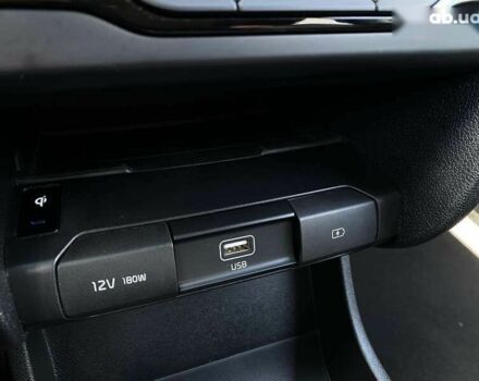 Кіа Niro, об'ємом двигуна 0 л та пробігом 97 тис. км за 20950 $, фото 7 на Automoto.ua