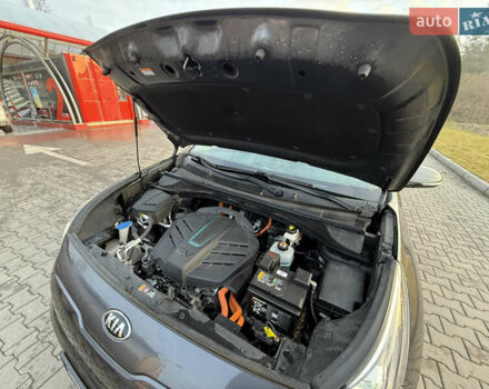 Кіа Niro, об'ємом двигуна 0 л та пробігом 84 тис. км за 19200 $, фото 15 на Automoto.ua