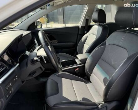Киа Niro, объемом двигателя 0 л и пробегом 130 тыс. км за 18900 $, фото 7 на Automoto.ua