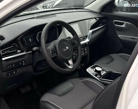 Киа Niro, объемом двигателя 0 л и пробегом 98 тыс. км за 19550 $, фото 6 на Automoto.ua
