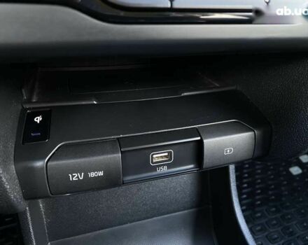 Кіа Niro, об'ємом двигуна 0 л та пробігом 70 тис. км за 23200 $, фото 4 на Automoto.ua